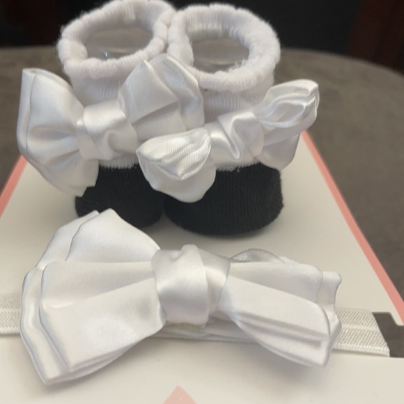 Marilyn Monroe a baby girl headband and socks set - Picture 3 of 3